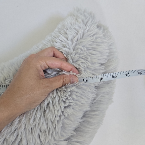 Ugg crescent moon shaped pillow nursing pillow cozy plush grey - Picture 4 of 5